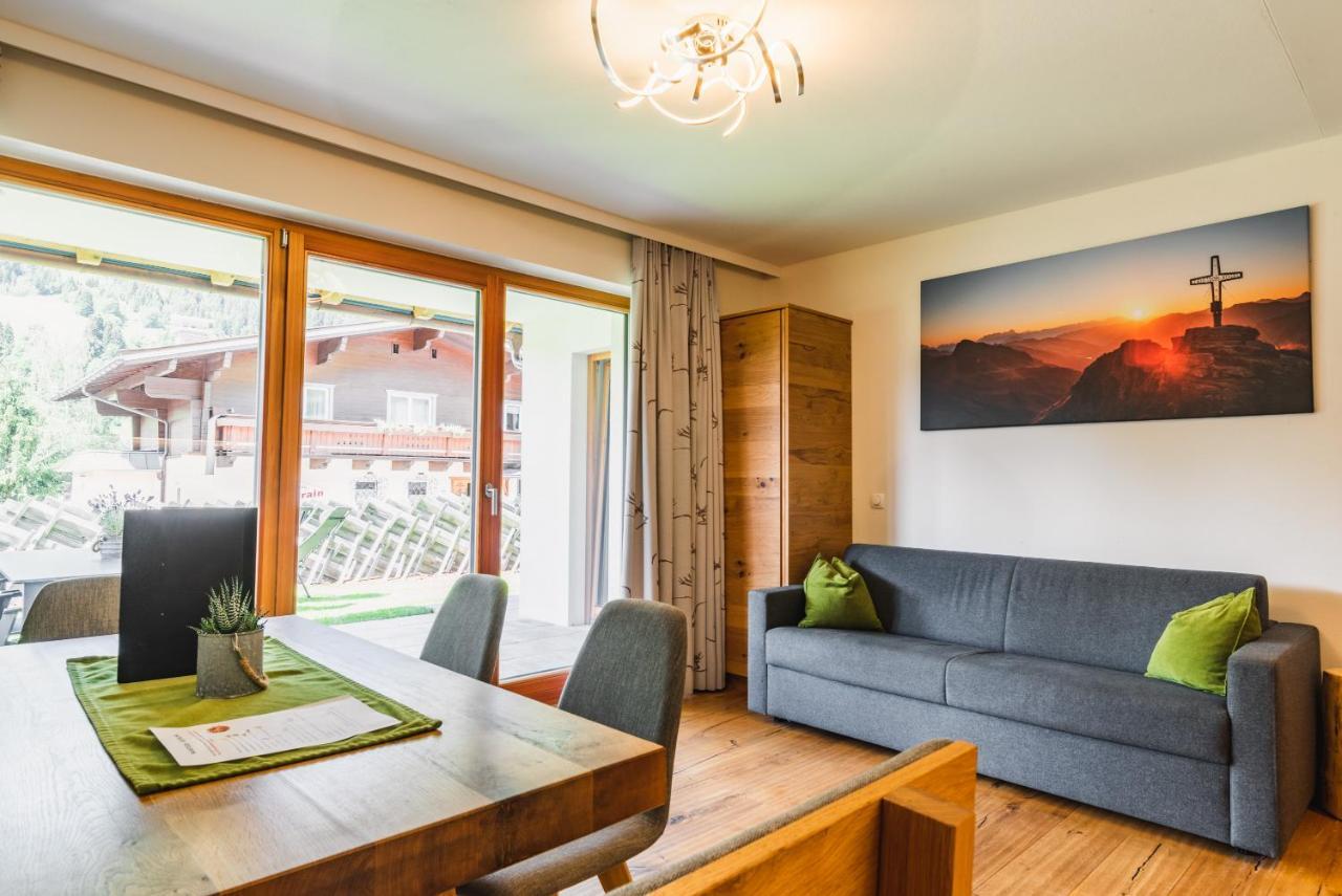 Haus Sabrina - Ferienwohnungen Saalbach-Hinterglemm Exterior photo